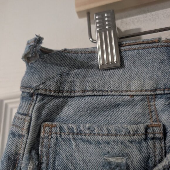 (Flaws) NWT AE | Distressed Mom Shorts in light blue - Picture 9 of 16